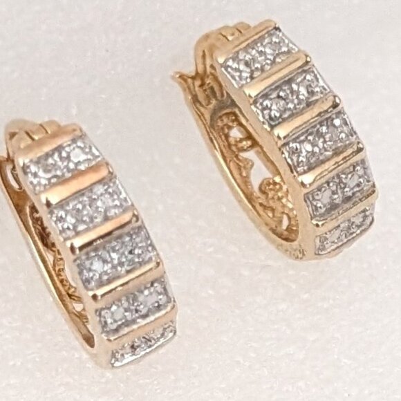 Small gold and silver huggie oval hoop earrings - Picture 3 of 11